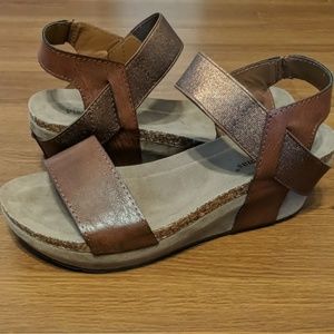 Pierre Dumas brown sandals